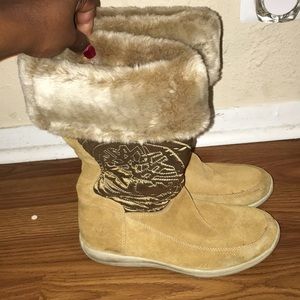 Women Timberlands size 5.5